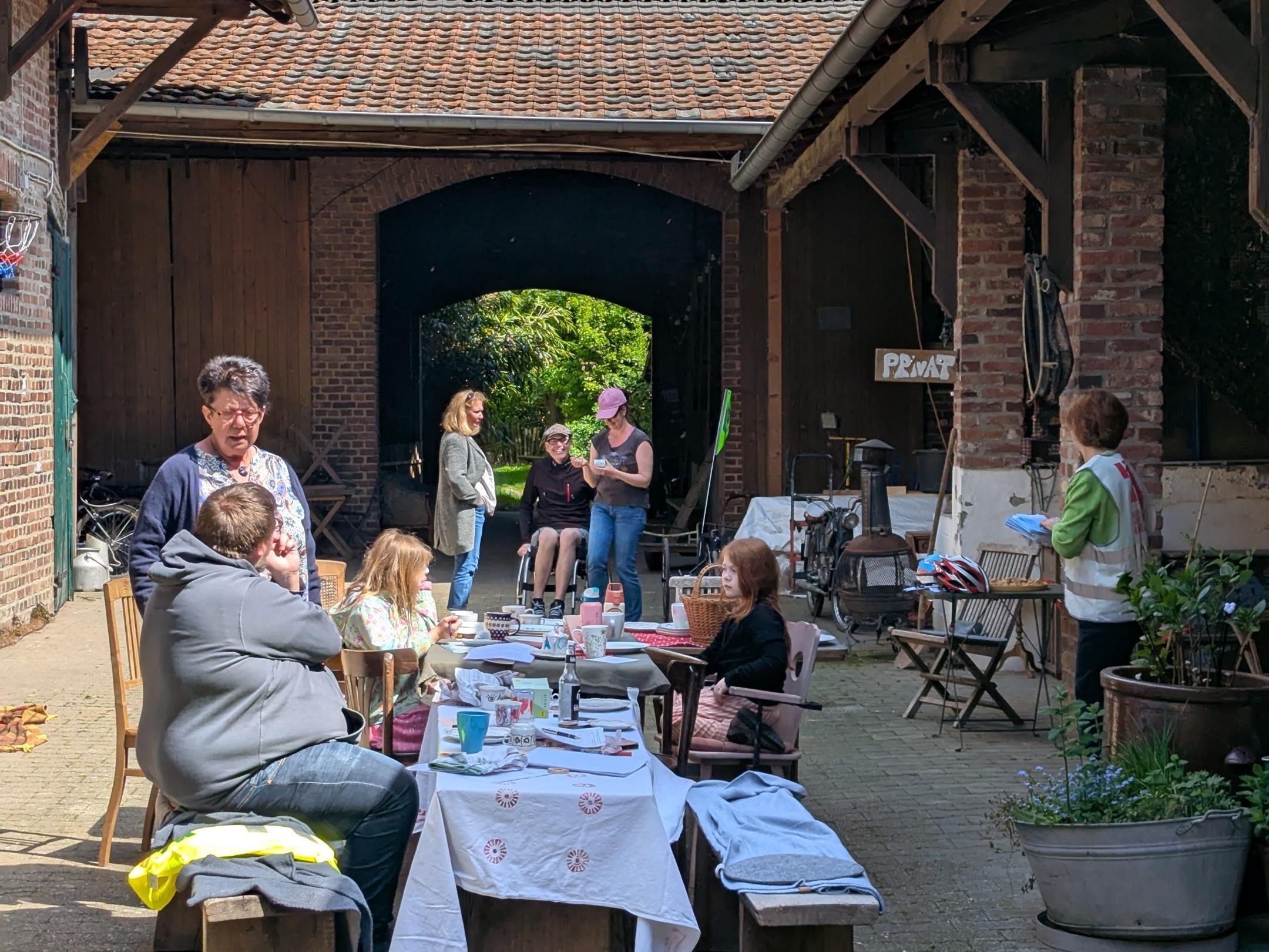 Gutes Geschirr- Aktion im Cafe Nr. 5
