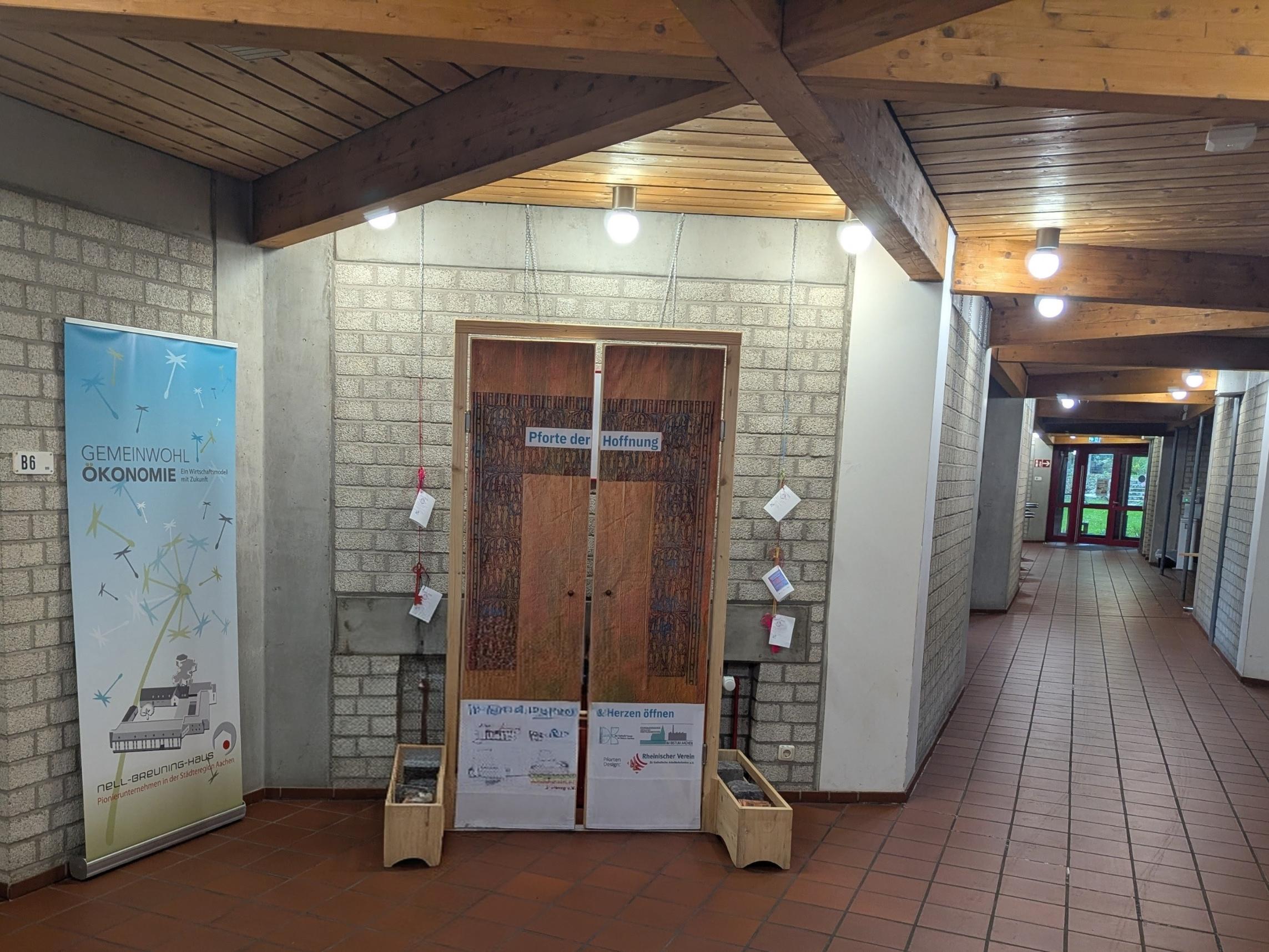 Pforte ausgestellt im Nell-Breuning-Haus